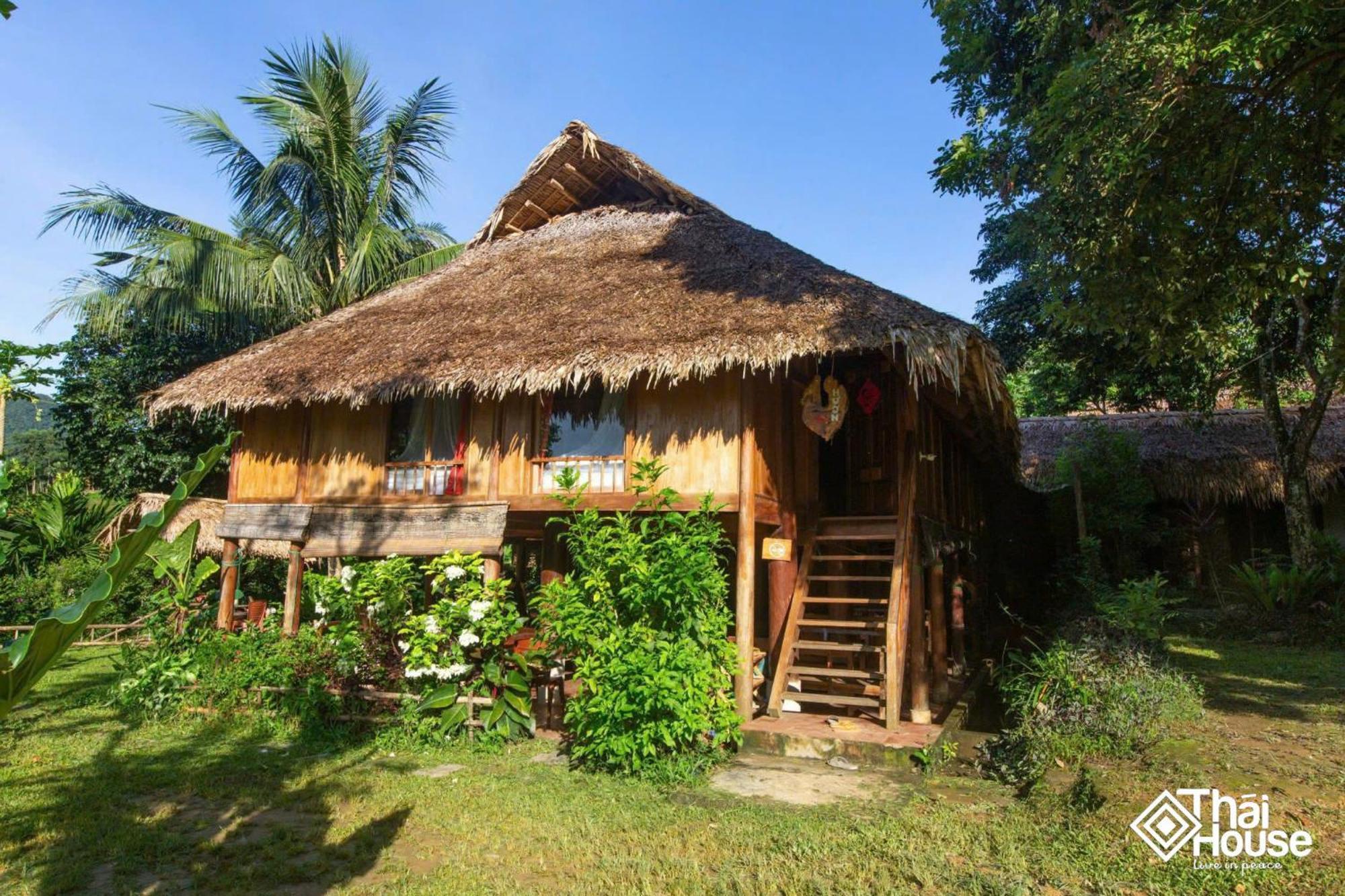 Thai House Pu Luong - Century Old Stilt House With Terrace Views Huong Ba Thuoc المظهر الخارجي الصورة